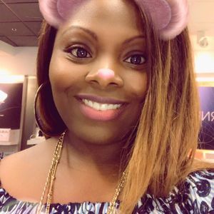 Meet your Posher, Clintia